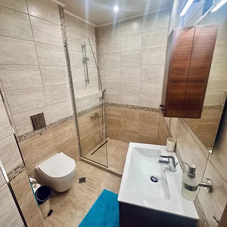 Апартаменти Deluxe Centre With Free Parking *