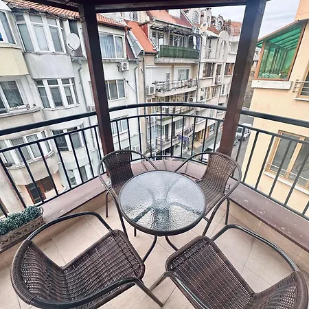 Deluxe Centre With Free Parking Апартаменти