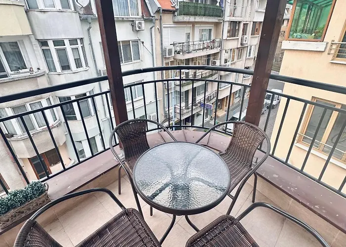 Deluxe Centre With Free Parking Апартамент